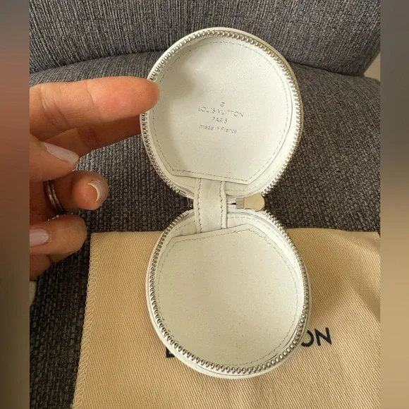 Authentic Louis Vuitton Watercolor Earphones Case - Picture 7 of 8